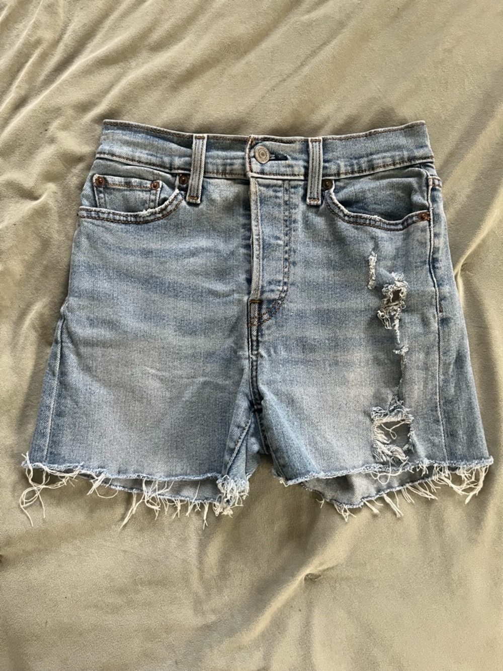 Levi’s Wedgie Cut Off Shorts